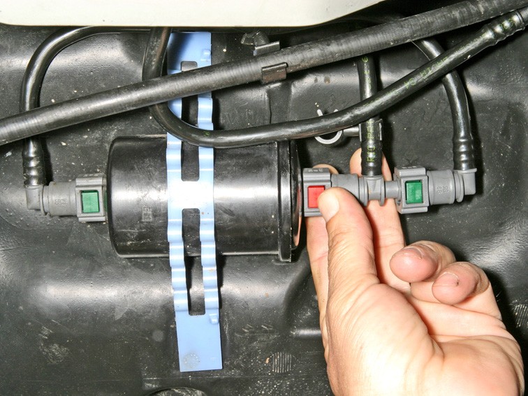 Замена топливного фильтра на Chevrolet Cruze | AutoZona54